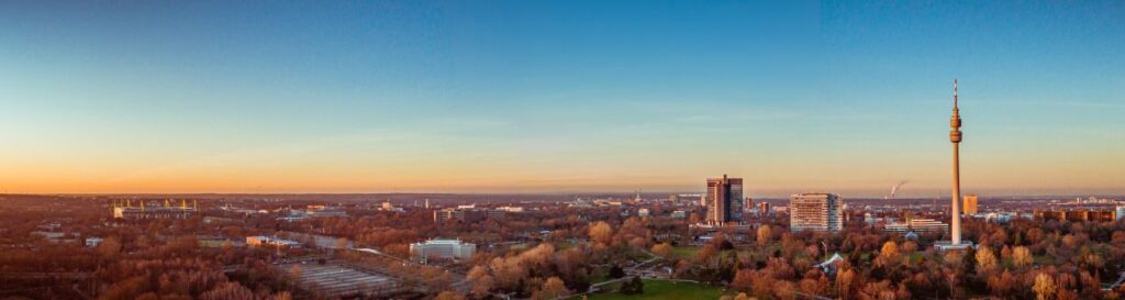Panoramablick ueber Dortmund mit Fernsehturm und Stadion – Standort staerker Anbieter fuer Microneedling Dortmund